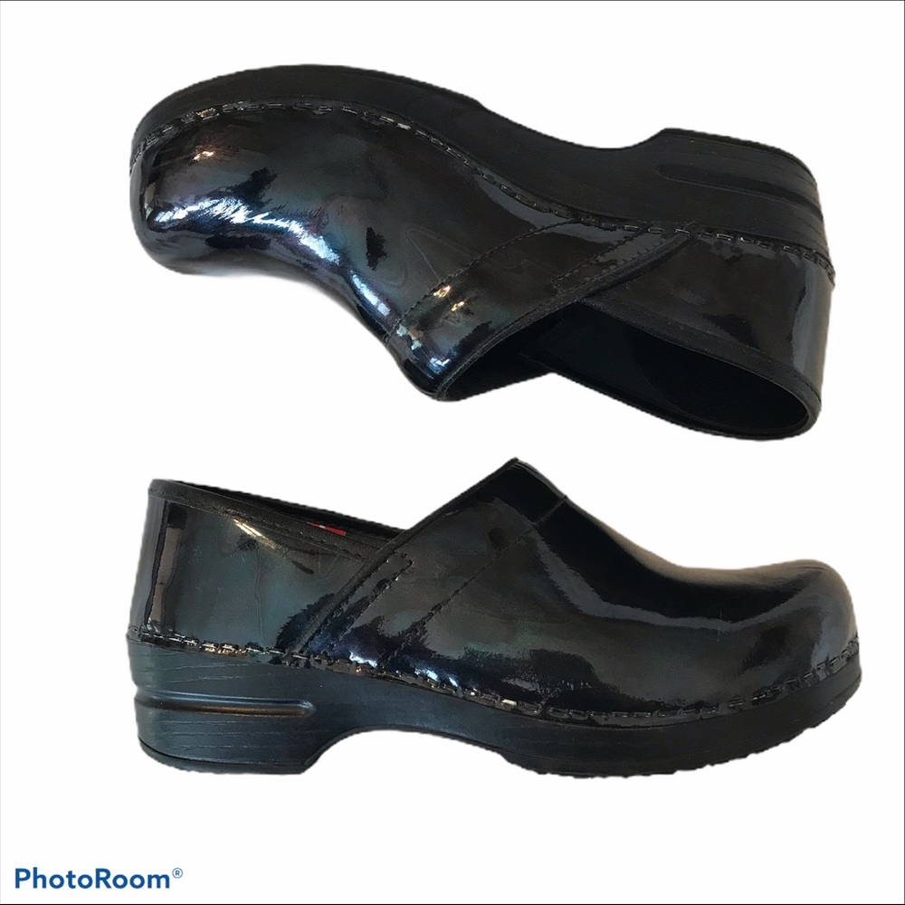 ❌❌SOLD❌❌ Sanita Acasia clogs - Picture 2 of 6